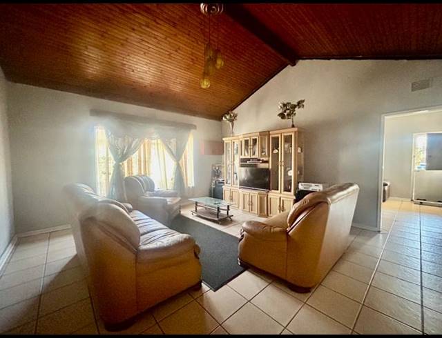 4 BEDROOM HOUSE FOR SALE IN VANDERBIJLPARK CW 5